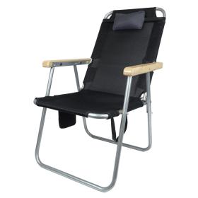 كرسي طويل قابل للطي مع مساند خشبية ووسادة، مثالي للخرجات والاسترخاء في الهواء الطلق.