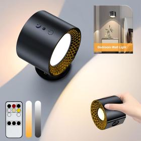 مصباح حائط مزدوج بإضاءة وحرارة قابلة للتعديل.