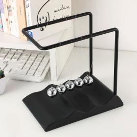 ديكور كرات نيوتن